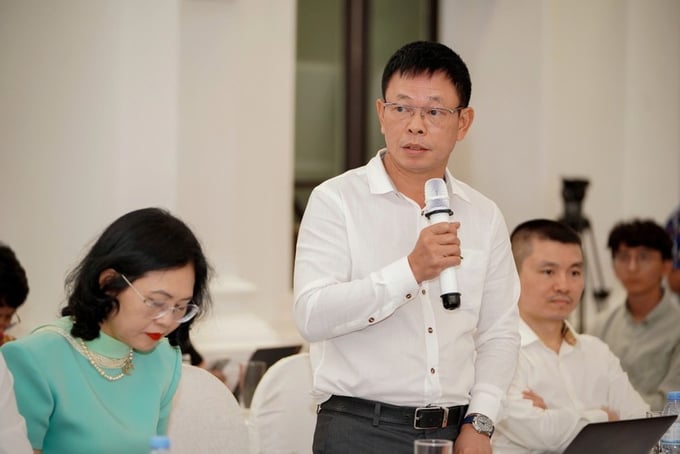 Tổng Biên tập Báo Tiền Phong- Ông Phùng Công Sưởng phát biểu tại hội thảo.