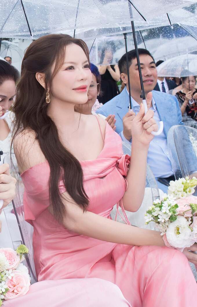 Một thông tin gây bất ngờ và thích thú cho nhiều người hâm mộ là việc Lý Nhã Kỳ được cho là người đã