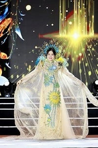 Á hậu 1 Hoàng Thị Sen.