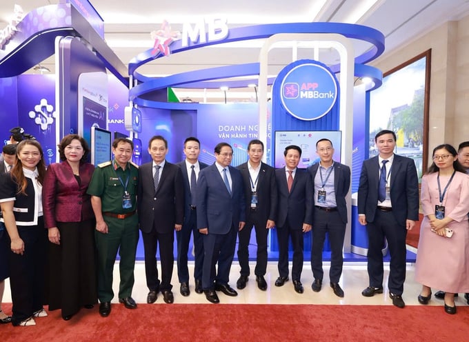 MB vinh dự đón Thủ tướng Chính phủ Phạm Minh Chính và Thống đốc Ngân hàng Nhà nước Nguyễn Thị Hồng