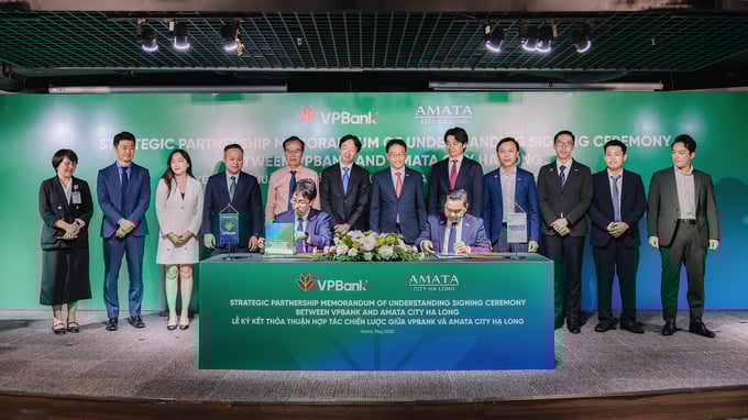 Đại diện VPBank và đại diện Amata City Hạ Long tại Lễ ký kết