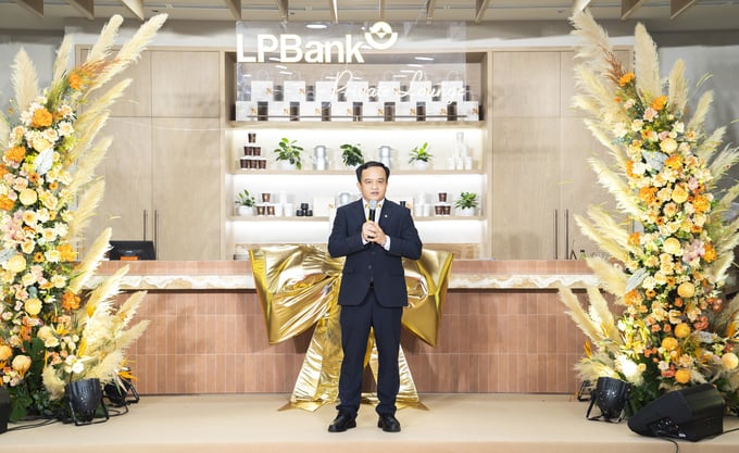 Ông Đặng Công Hoàn - Phó Tổng Giám đốc kiêm Giám đốc Ngân hàng Bán lẻ LPBank phát biểu tại sự kiện