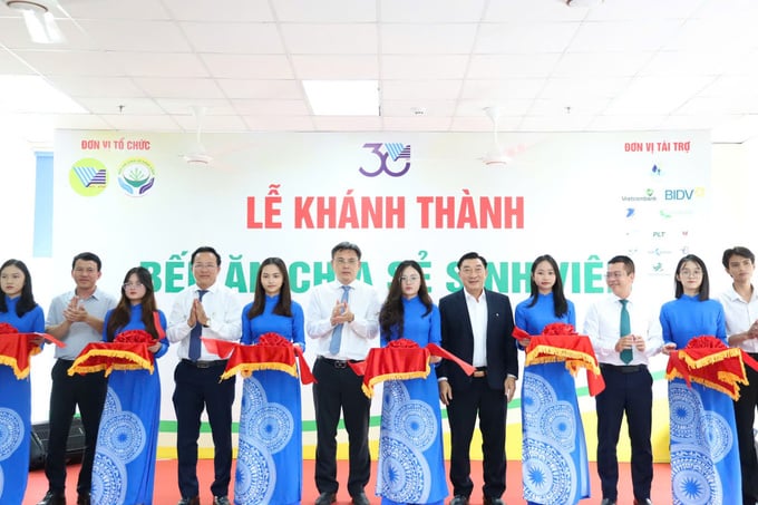 Trung tâm Quản lý Ký túc xá và Khu đô thị ĐHQG-HCM đã tổ chức Lễ khánh thành “Bếp ăn chia sẻ sinh viên”