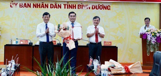 Ngày 26/9/2025, ông Phan Tấn Đạt, Chủ tịch HĐQT KSB nhận quyết định chủ trương đầu tư từ lãnh đạo địa phương.
