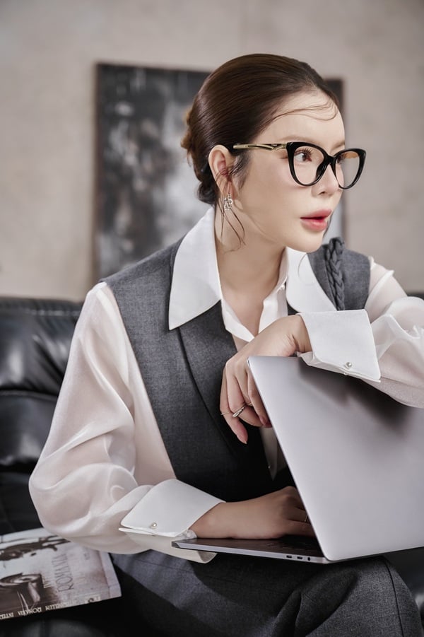 Vest phom rộng (Oversized) - Năng động và hiện đại.