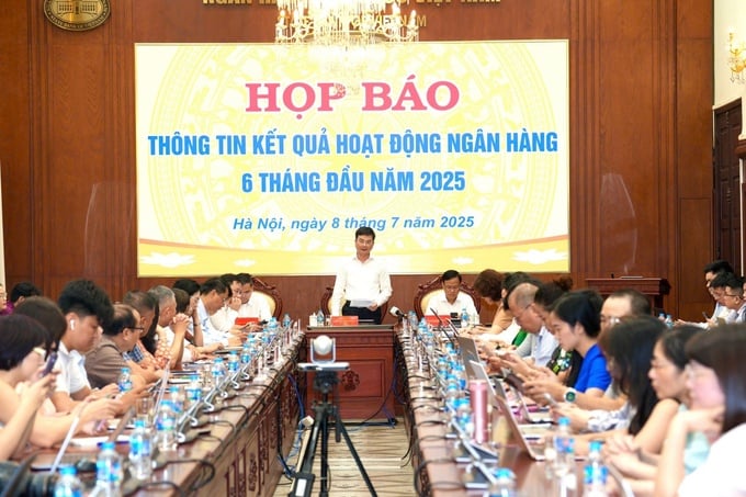 NHNN đã chỉ đạo các tổ chức tín dụng tập trung tín dụng vào các lĩnh vực ưu tiên như sản xuất kinh doanh, công nghệ số, hạ tầng, và các chương trình tín dụng chính sách như nhà ở xã hội. (Ảnh: SBV)