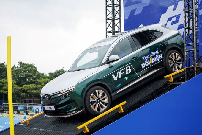 VF 8 khiến nhiều khách hàng thích thú khi dễ dàng vượt qua những bài kiểm tra khó