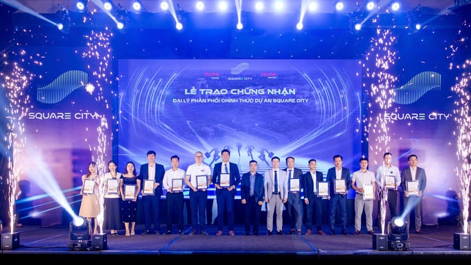 Lễ trao chứng nhận đại lý phân phối chính thức dự án Square City.