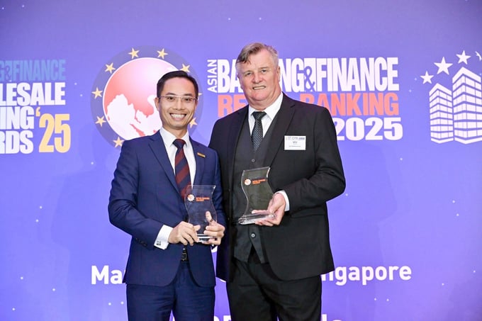 Nam A Bank vừa nhận 2 giải thưởng từ Tạp chí Asian Banking & Finance vào 3/7, tại Singapore.