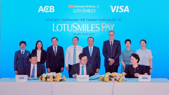 Hãng Hàng không Quốc gia Việt Nam (Vietnam Airlines) hợp tác cùng Ngân hàng TMCP Á Châu (ACB) và Visa ra mắt thẻ hội viên tích hợp thanh toán mang tên Lotusmiles Pay.