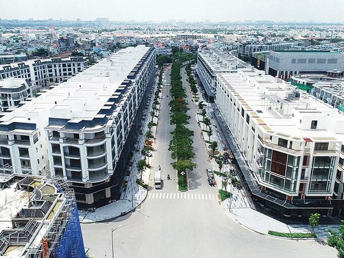 Thị trường biệt thự và nhà liền kề tại TP.HCM đang ghi nhận mức giá chào bán cao kỷ lục, với một số dự án chạm ngưỡng 1 tỷ đồng/m2.