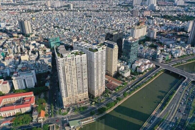 Theo nhận định từ Savills Việt Nam, thành phố vẫn sẽ tiếp tục đối mặt với tình trạng thiếu hụt nhà ở kéo dài, ít nhất cho đến cuối năm 2025. Ảnh minh họa.