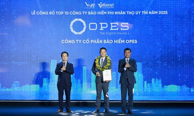 Ảnh: Đại diện OPES tại lễ công bố Top 10 công ty bảo hiểm phi nhân thọ uy tín