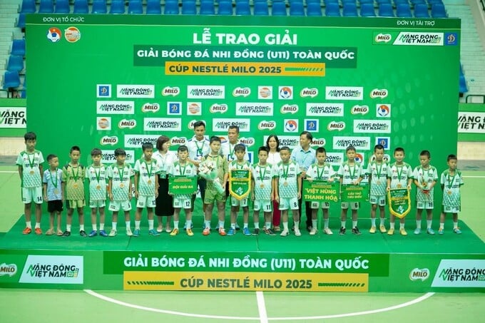 Hai đội U11 Lạng Sơn và U11 Việt Hùng (Thanh Hóa) đồng hạng Ba