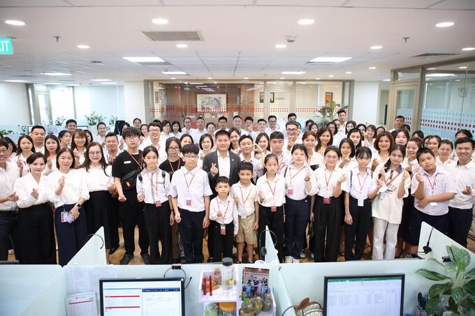 Quỹ học bổng Ươm mầm ước mơ được SeABank thành lập từ năm 2015 với mong muốn đồng hành, hỗ trợ những em nhỏ có hoàn cảnh khó khăn nhưng nỗ lực phấn đấu, vươn lên trong học tập.
