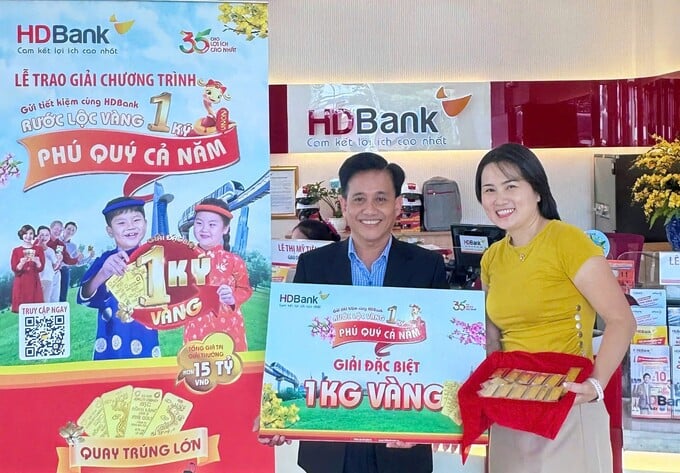 Giải Đặc biệt trị giá 1 ký vàng SJC đã được HDBank trao đến khách hàng Nguyễn Thanh Lộc (TP.HCM)