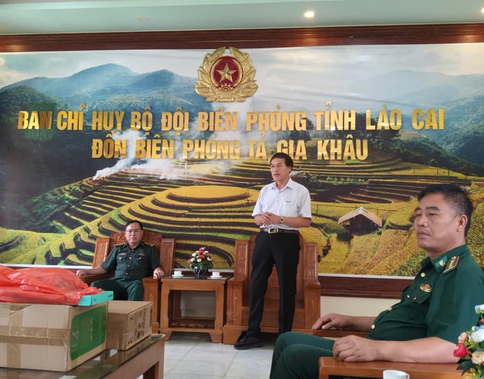 ông tuấn báo cáo ở đồn