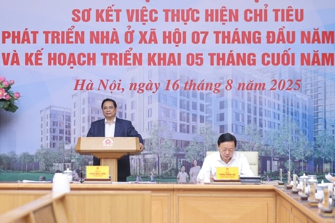 Thủ tướng Phạm Minh Chính phát biểu khai mạc Hội nghị sơ kết việc thực hiện chỉ tiêu phát triển nhà ở xã hội 7 tháng đầu năm 2025 và kế hoạch triển khai 5 tháng cuối năm 2025 - Ảnh: VGP/Nhật Bắc