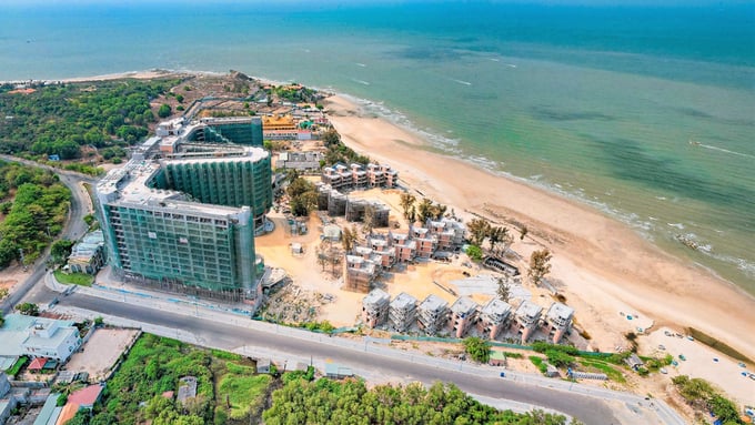 Du lịch Việt Nam đón hơn 10,6 triệu khách quốc tế trong 6 tháng, nhưng chỉ 42/3.525 căn shophouse nghỉ dưỡng được bán ra. Ảnh minh họa.