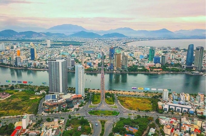 Trong dài hạn, sự duy trì và mở rộng chính sách miễn thị thực còn góp phần nâng cao sức hấp dẫn của Việt Nam không chỉ với du khách mà còn với chuyên gia, nhà đầu tư quốc tế.