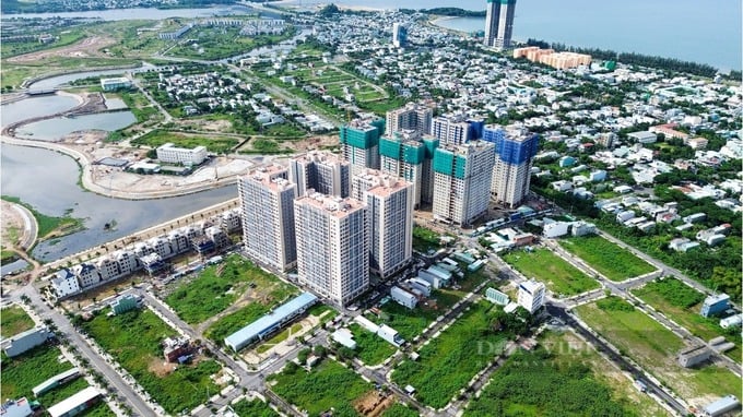 VARS IRE nhận định thị trường nhà ở xã hội vẫn đang “vướng” nhiều điểm nghẽn. Nguồn cung không đáp ứng đủ nhu cầu của người thu nhập thấp, song nhiều dự án mở bán lại khó tiêu thụ do vướng ba điểm nghẽn lớn. (Ảnh: VARS)