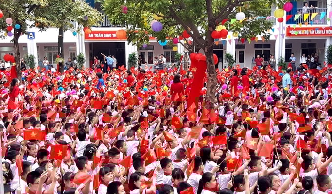 tuong-thuat-truc-tiep-le-khai-giang-nam-hoc-2025-2026-ca-nuoc-tren-kenh-vtv1_0209220833