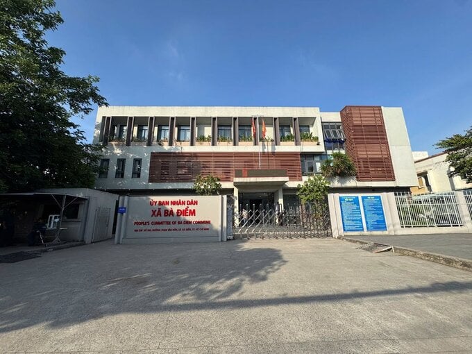 Xã Bà Điểm hiện nay có quy mô dân số lớn nhất trong các xã của cả nước với 204.289 người.