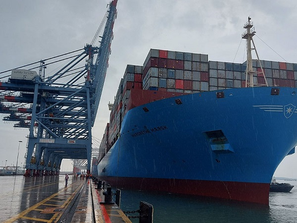 Tàu Margrethe Maersk có chiều dài hơn chiều cao của tháp Eiffel.