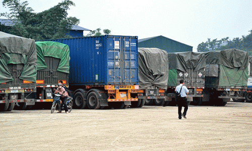 Huy động kho chứa gạo bị ùn tắc ở cửa khẩu Lào Cai