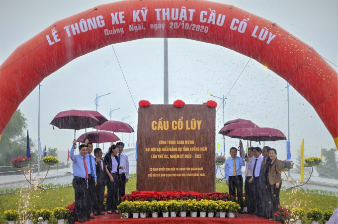 Cây cầu lớn nhất tỉnh Quảng Ngãi được thông xe