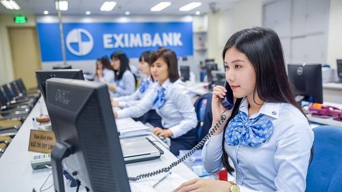 Trong 9 tháng đầu năm nay, chi phí hoạt động của Eximbank giảm 8,5% bằng việc hàng loạt nhân sự phải nghỉ việc. Tại thời điểm 30/9, Eximbank có 5.648 cán bộ, nhân viên giảm 643 người, tương đương giảm 11%.