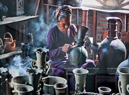 Vẻ đẹp mộc mạc và kỹ thuật chế tác thô sơ của gốm Bàu Trúc thu hút sự khám phá của nhiều du khách
