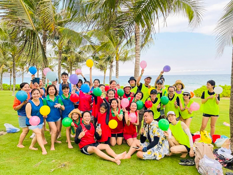 Cảnh quan xanh – thoáng, đẹp cùng nhiều khu bãi cỏ rộng rất thích hợp để tổ chức sự kiện, trò chơi teambuilding ngoài trời mà không cần phải đi xa, lý tưởng cho tập thể của bạn có những phút giây thật gắn kết bên nhau.