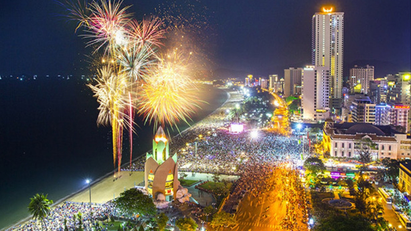 Ảnh 1: Nha Trang tưng bừng lễ hội mùa hè