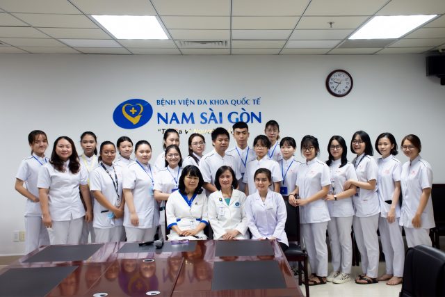 Đội ngũ nhân viên y tế phục vụ tận tâm, yêu nghề cùng tập thể bác sỹ, chuyên gia giỏi chuyên môn, giàu y đức