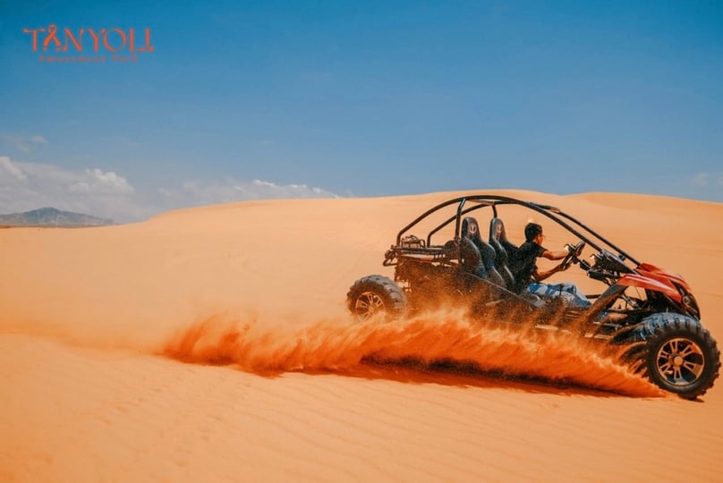 Xe-dịa-hình-con-bọ-chinh-phục-dồi-cát-tại-Tanyoli-Tour-Ninh-Thuận