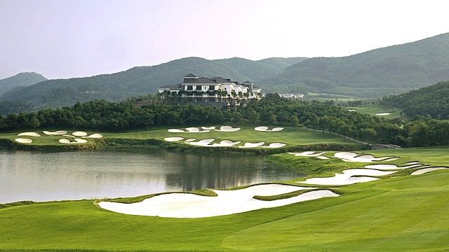 Mission Hills Golf Club là một tổ hợp 12 sân golf