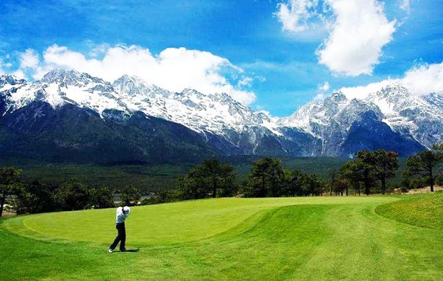 Dragon Snow Mountain Golf Club là một trong những sân golf đáng đến nhất trên thế giới.