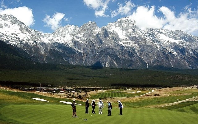 Núi Tuyết Ngọc Long trở thành sân golf có độ cao đứng thứ hai và chiều dài đứng nhất thế giới