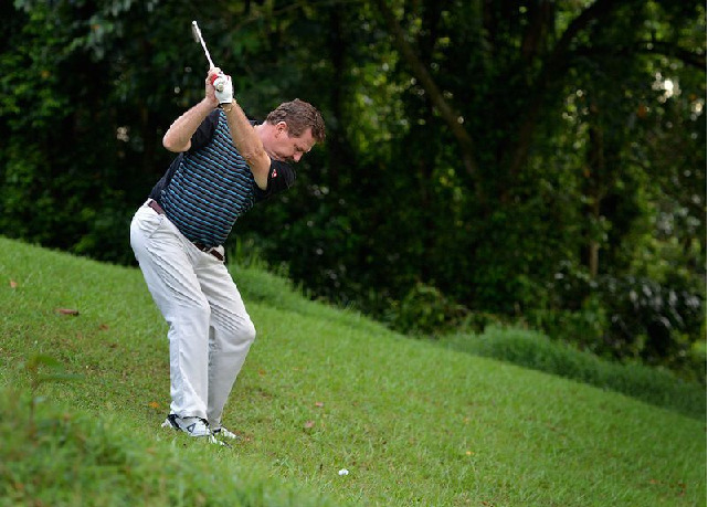 lam-sao-de-xu-ly-bong-golf-tren-dia-hinh-suon-doc-3