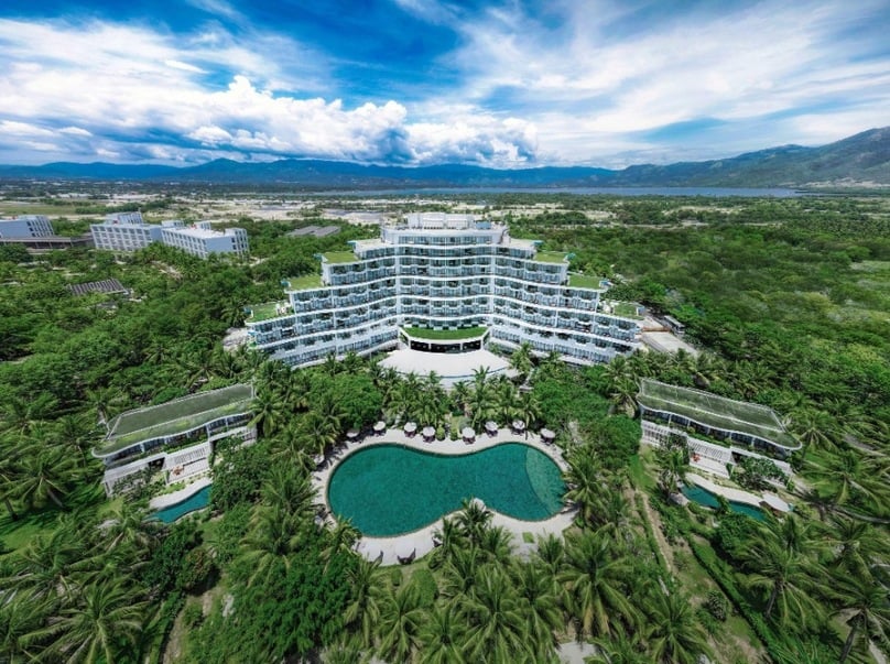 Cam Ranh Riviera Beach Resort & Spa - Resort 5 sao đầu tiên tại Bãi Dài là một trong nhiều khu nghỉ dưỡng gốc của Thẻ du lịch Crystal Bay.
