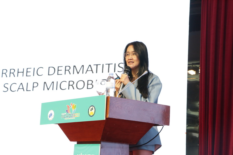 ThS. Lê Hồng Linh - Công ty L’OREAL Việt Nam báo cáo chủ đề “Microbiome: Xu hướng mới trong chăm sóc tóc và da đầu”