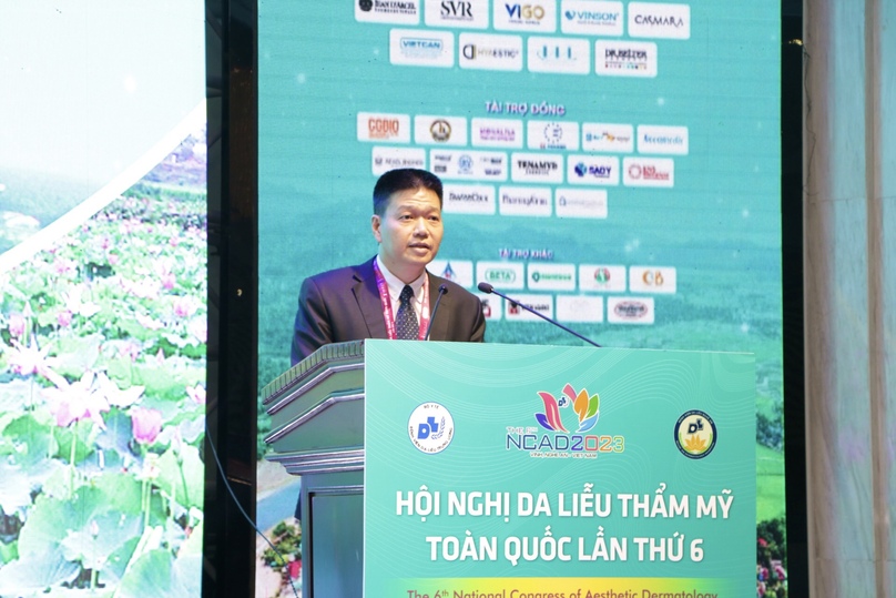 PGS.TS. Lê Hữu Doanh - Giám đốc Bệnh viện Da liễu Trung ương phát biểu khai mạc tại Hội nghị.