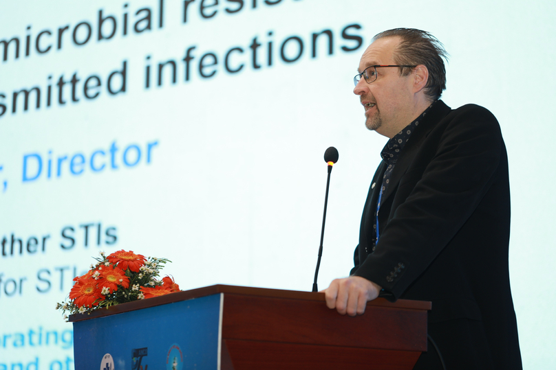 GS. Magnus Unemo, chuyên gia WHO với báo cáo “Global perspective regarding antimicrobial resistance in sexually transmitted infections”