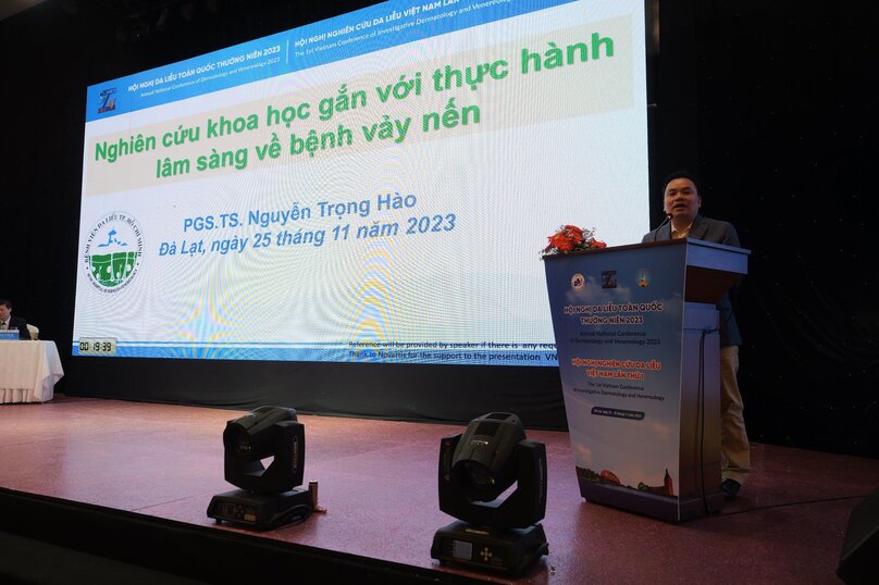 PGS.TS Nguyễn Trọng Hào báo cáo chủ đề: Nghiên cứu khoa học gắn với thực hành lâm sàng về bệnh vảy nến