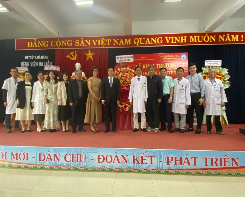 Lễ khai trương phòng khám chuyên đề vảy nến tại Bệnh viện Da liễu Đà Nẵng cùng đại diện Sở y tế Đà Nẵng và Bệnh viện Da liễu Quảng Nam