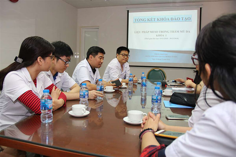 PGS.TS. Lê Hữu Doanh – Phó giám đốc Bệnh viện đánh giá về khóa đào tạo Liệu pháp Meso trong thẩm mỹ da khóa 1