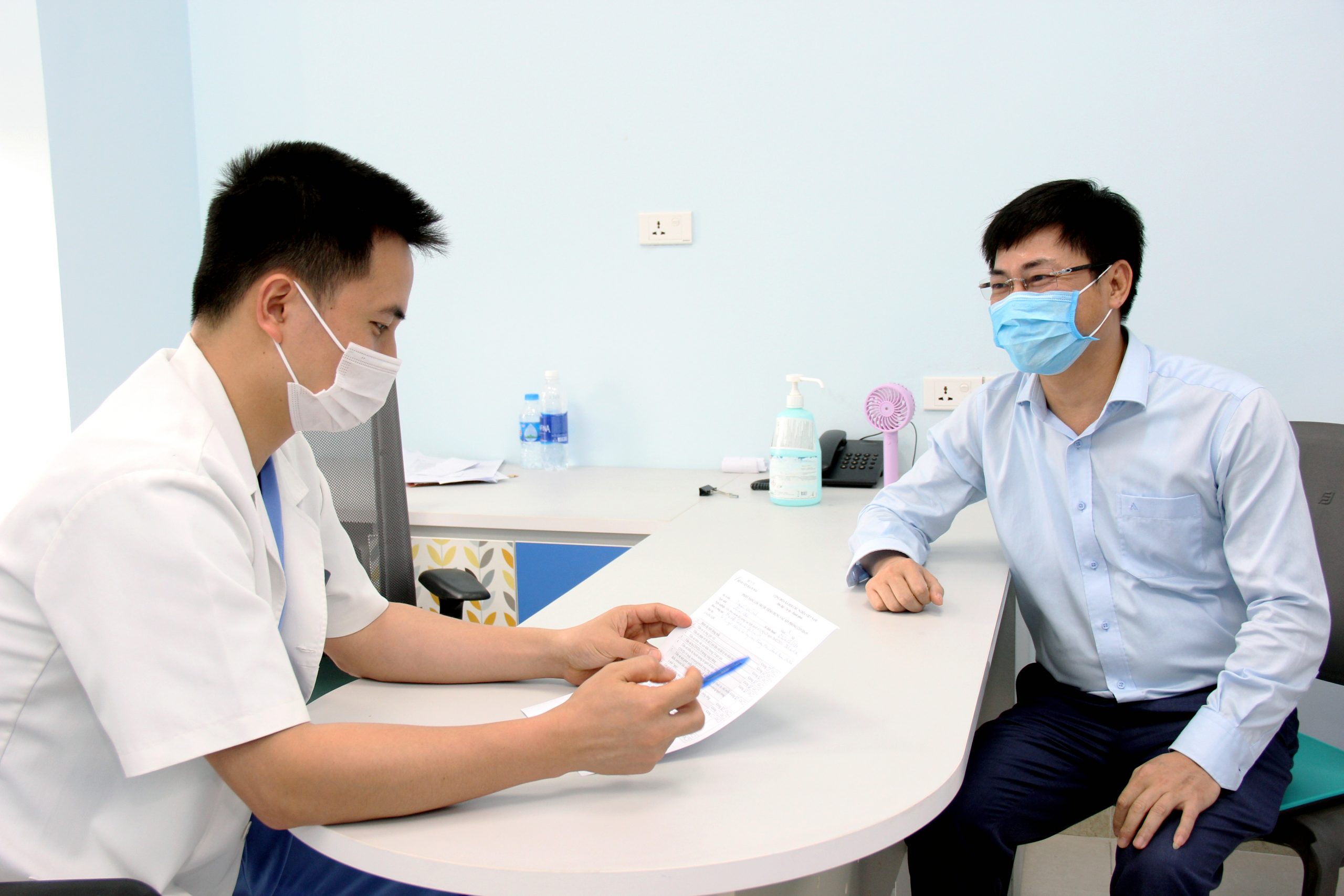 ThS Nguyễn Văn Thành – Phó Giám đốc Bệnh viện khám sàng lọc, tư vấn trước tiêm chủng vắc xin phòng COVID-19