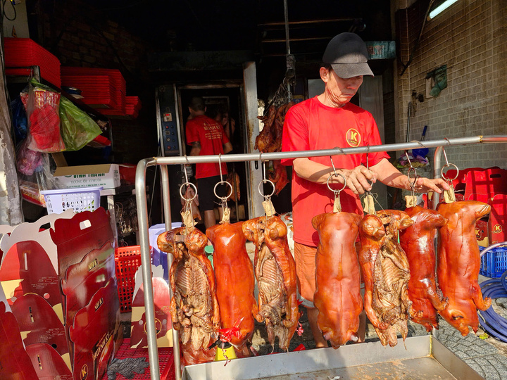 Giá hoa đồng tiền 'nhảy dựng' trong ngày vía thần Tài ở TP.HCM- Ảnh 3.