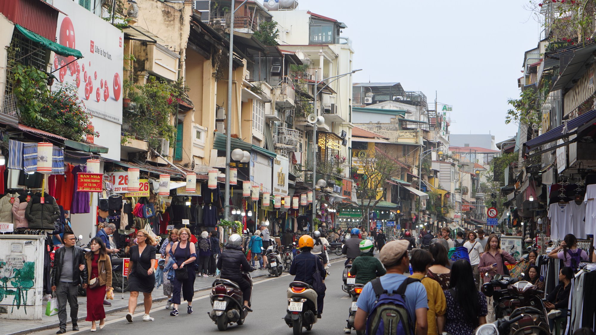 Những căn nhà trăm tỷ là nơi ở của cả chục hộ gia đình, phải nấu ăn trong nhà vệ sinh ở trung tâm Hà Nội- Ảnh 1.